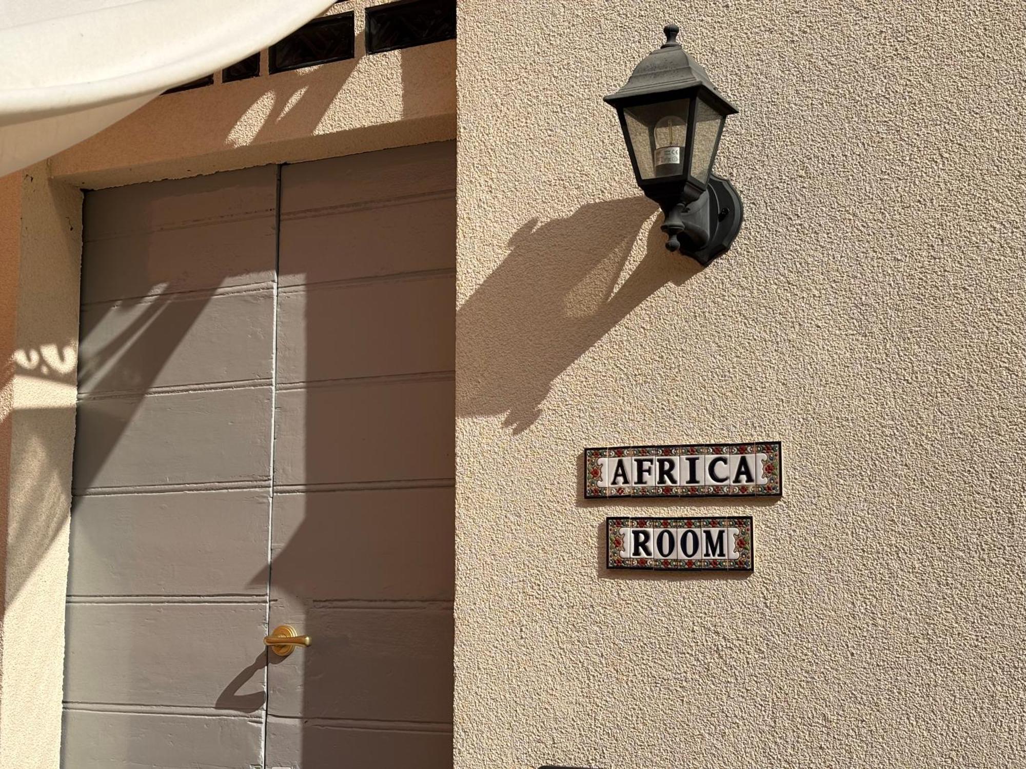 Friendly Africa Room Como Center Exterior foto